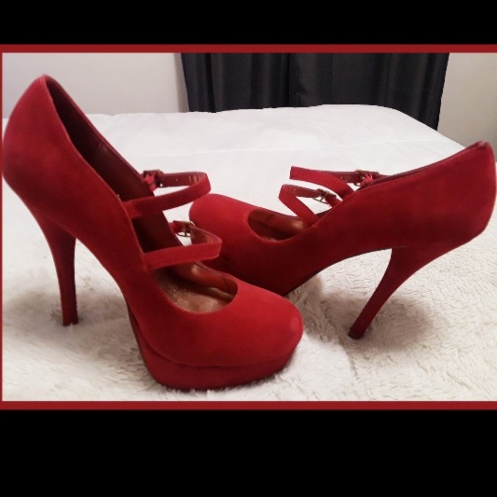 🔥👠*Gorgeous Red Stillettos*👠🔥 - Picture 3 of 4